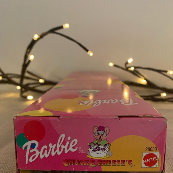 Barbie β’ Vintage Chucky Cheeseβs Barbie Doll β’ Tokens, Tickets, Pizzas Included - Picture 6 of 11